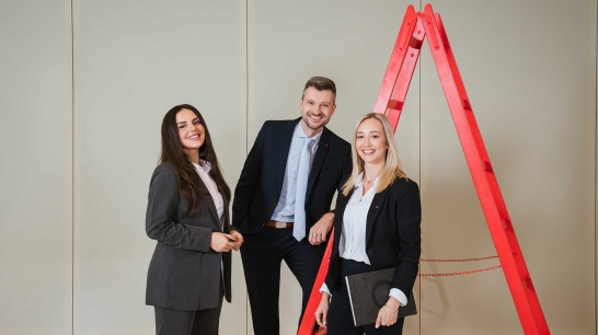 Gruppenfoto Oberbank Mitarbeiter:innen