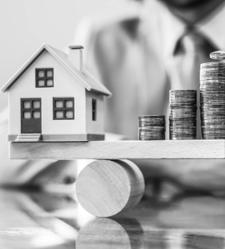 Immobilien oder Aktien? Zwei Anlageklassen im Vergleich.