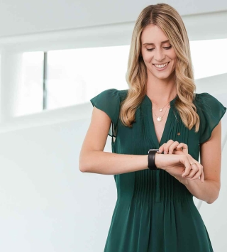 Mobile Payments, Dame mit Smartphone