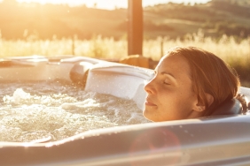 Frau im Whirlpool