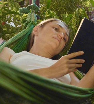 Chill-Möglichkeit in der Hängematte im Garten