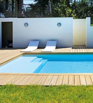 Großer Pool
