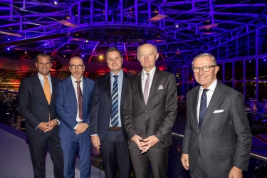 Im Bild (v. l.): Peter Unterkofler (Präsident der Industriellenvereinigung Salzburg), SN-Geschäftsführer Martin Hagenstein, Thomas Schinecker (CEO Roche-Gruppe), Oberbank-Generaldirektor Franz Gasselsberger, Salzburgs Landeshauptmann Wilfried Haslauer.