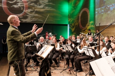 Generaldirektor Dr. Gasselsberger als Dirigent beim ORF Radio OÖ Frühschoppen