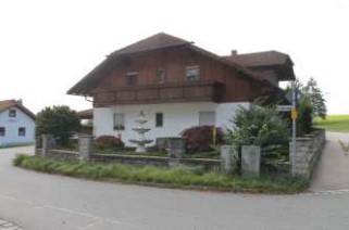 Zweifamilienwohnhauses in Weiding